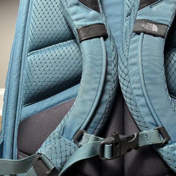 The North Face Surge Flex Vent Teal Laptop Backpack - Picture 13 of 16
